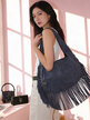 Borsa donna a spalla con frange e borchie